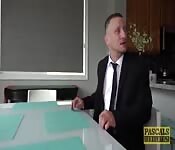 Sara Jay vuelve a ser una colegiala mala