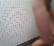 A Kendra le gusta follar en las duchas del colegio