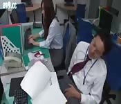 Sexo en una oficina japonesa