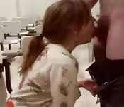 Su novia le hace una mamada