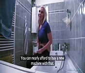 Hausfrau schwer fickt von klempner in der dusche