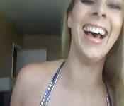 Mírala darse placer