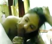 Pareja amateur follando frente a la cámara