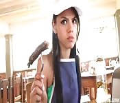 Sexo con una linda mesera