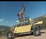 Se folla a Gigi River encima de un coche