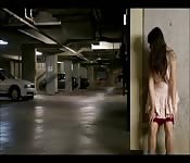 Haciéndose una paja en el garaje