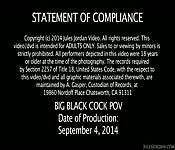 A esta rubia le van las salchichas negras